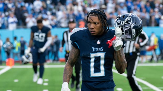 TitansSeanMurphyBuntingNoHelmet
